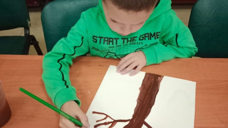 Юные брикетцы рисуют и мастерят аппликации