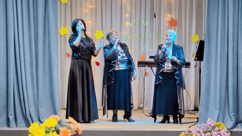 Барынинские пенсионеры отдыхали душой под песни молодости