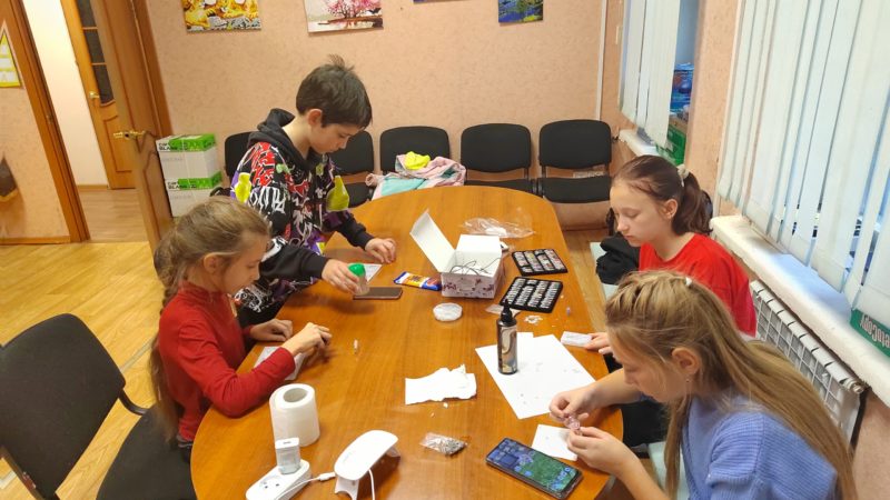 Сытьковцы учились работать с эпоксидной смолой