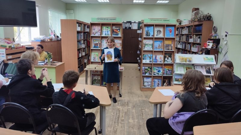 Юные тучковцы воплощали осенние фантазии в библиотеке