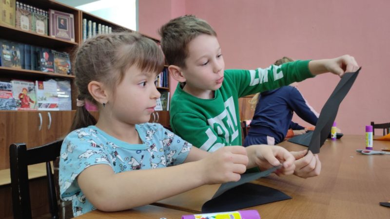 Ворону и лисицу в Рузской библиотеке воплотили из бумаги