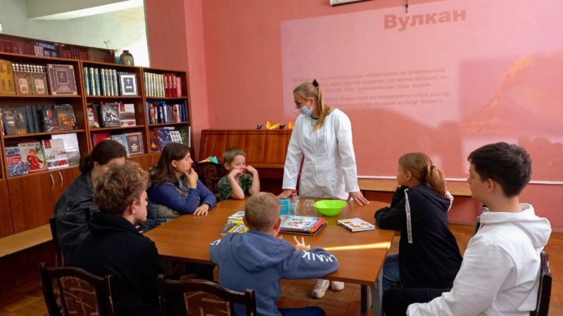 В Рузской библиотеке показали, как извергается вулкан