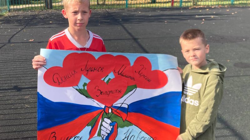 Юные ружане рисовали флаги новых российских регионов и участвовали в акции
