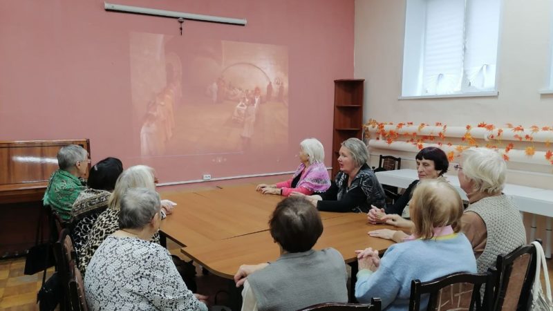 Ружане старшего возраста душевно провели время в библиотеке