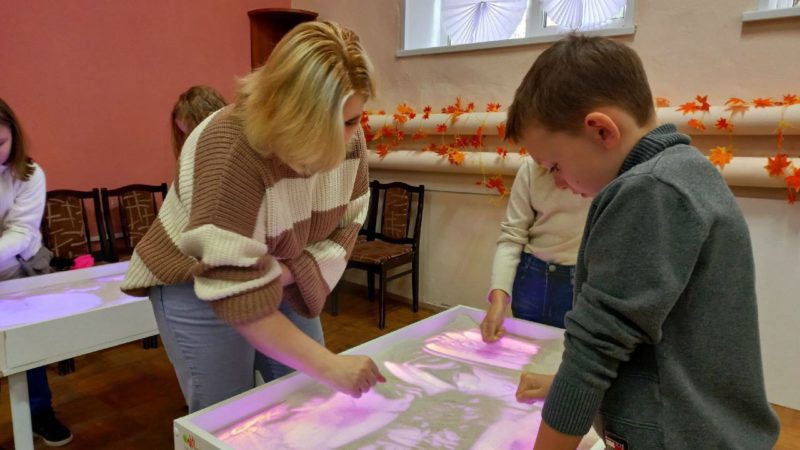 Почтальон Печкин – в песочном исполнении юных ружан