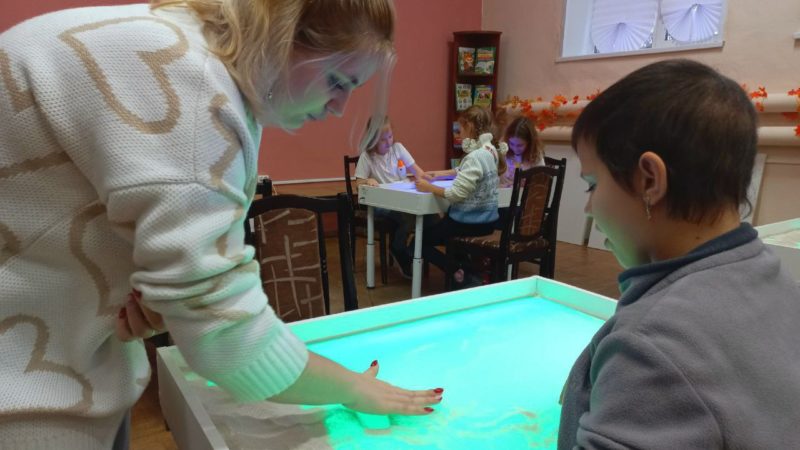 День хлеба отметили на занятии в рузском «Песочном городке»