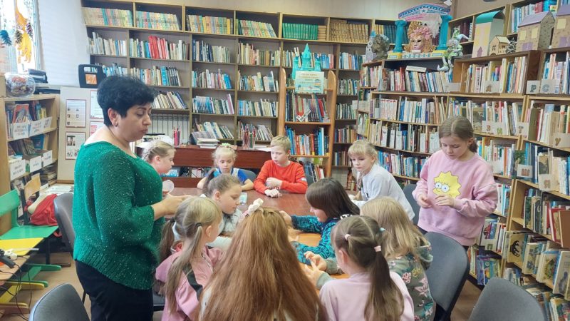 Юные дороховчане мастерили украшения