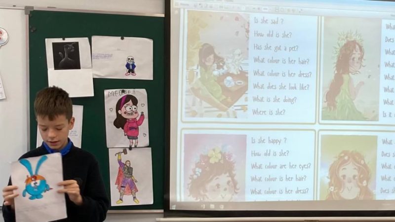Дороховские школьники презентовали своих героев на английском языке