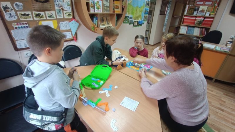 Настольные игры, пазлы и рисование – в Тучковской библиотеке