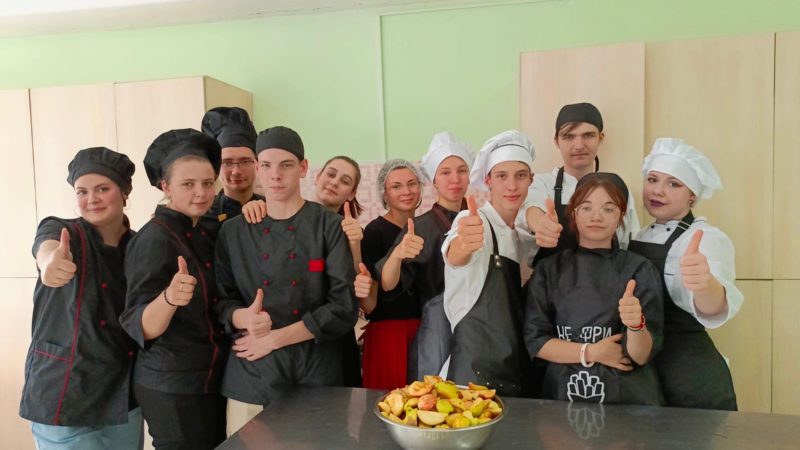 Тучковские студенты сварили варенье для участников СВО