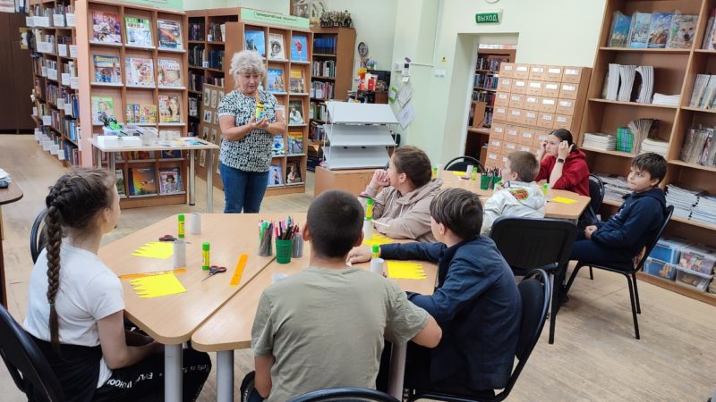 Тучковские ребята сами сделали себе карандашницы