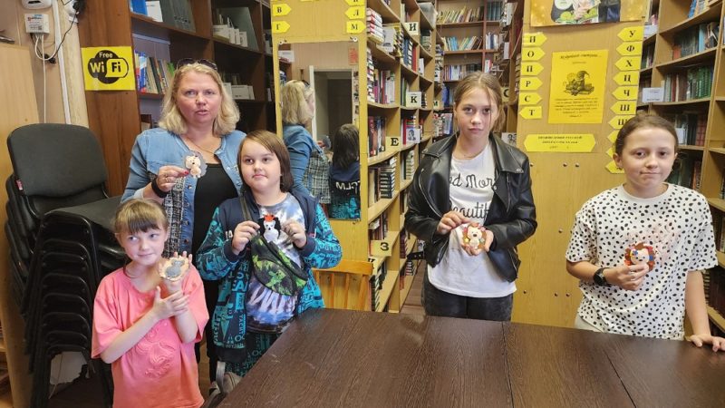 Юные дороховчане узнали о ежах и сшили их из фетра