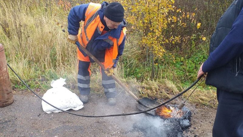 В Рузском округе проводят ямочный ремонт