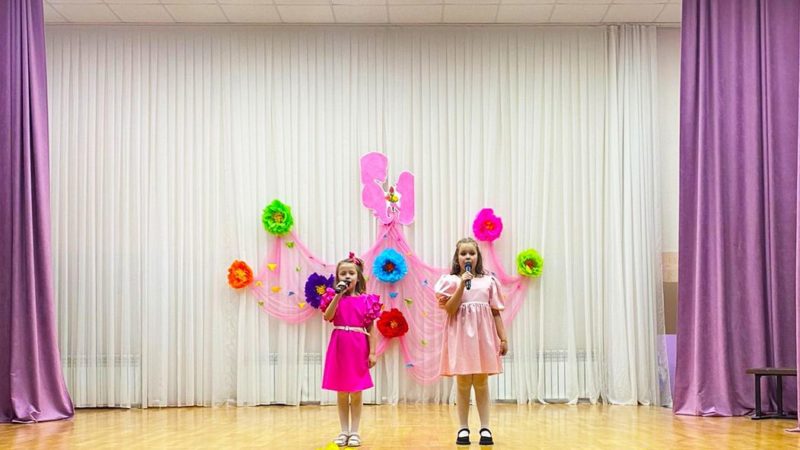 В Горбово порадовали песнями и танцами мам и бабушек