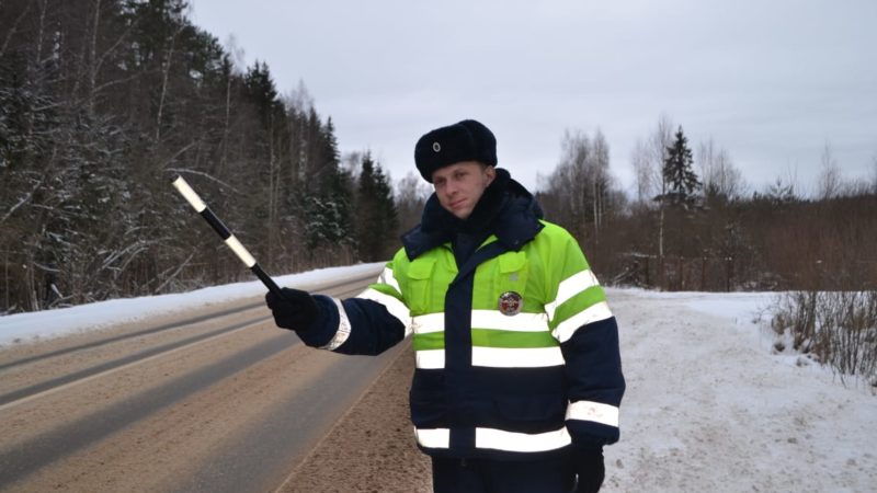 Сотрудники подмосковной Госавтоинспекции призывают водителей и пешеходов к осторожности