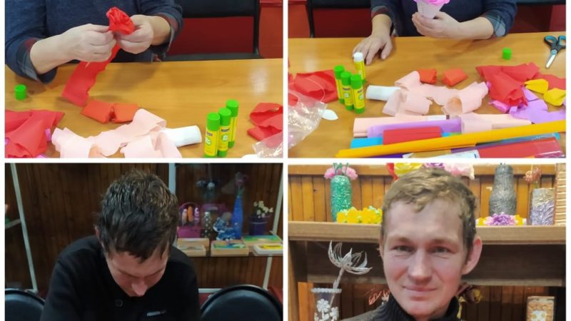 Богородцы делали букеты для мам