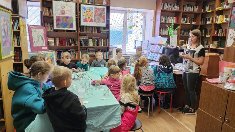 В Дороховской библиотеке смастерили подсвечники