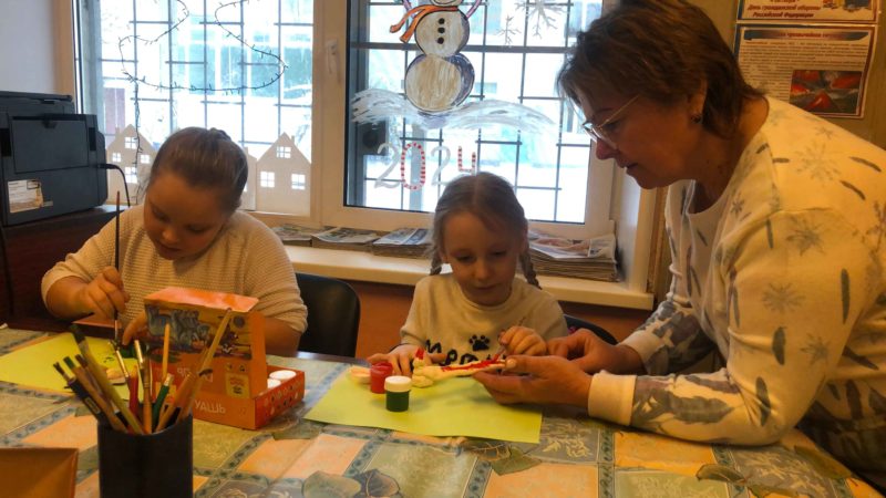 Сытьковчане занимались лепкой из  соленого теста