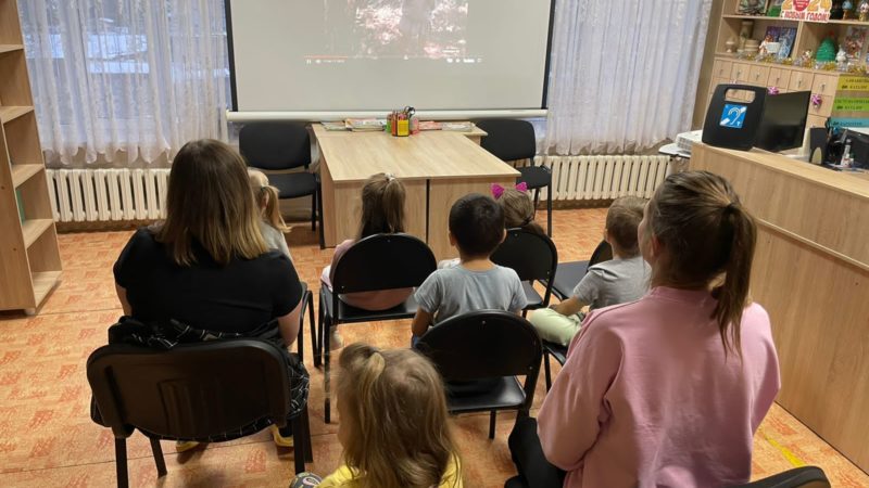 Юным никольцам показали старый добрый фильм