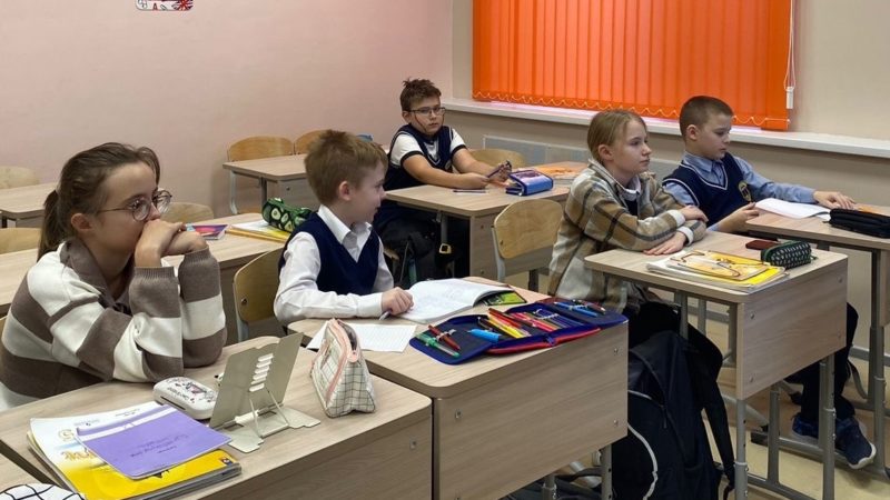 Дороховским пятиклассникам напомнили о безопасности на железнодорожной инфраструктуре