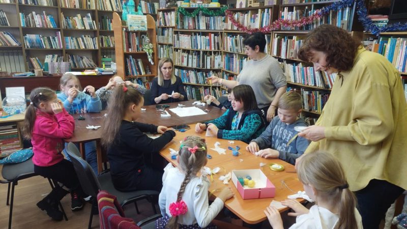 Юные дороховчане готовили новогодний сюрприз для родных