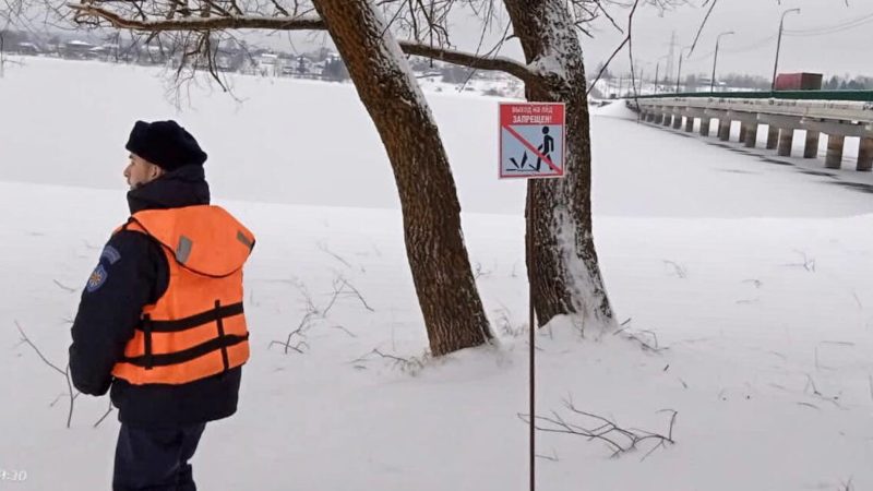 Спасатели патрулируют акваторию Озернинского водохранилища