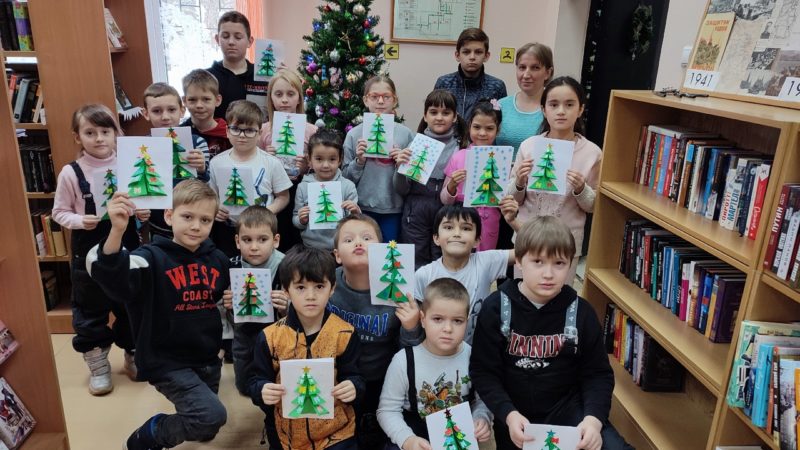 Тучковцы мастерили новогоднюю открытку