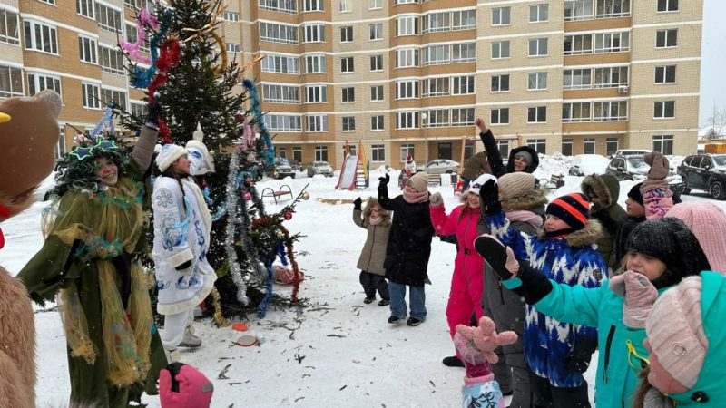 Тучковцы участвовали в акции «Наряди елку»