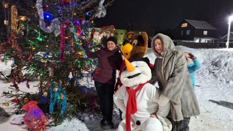 Как в Никольском елку наряжали