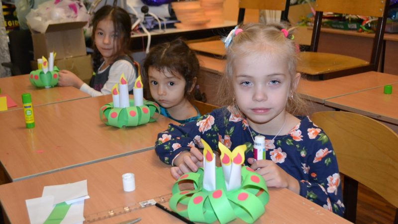 Дороховчане делали новогоднюю аппликацию