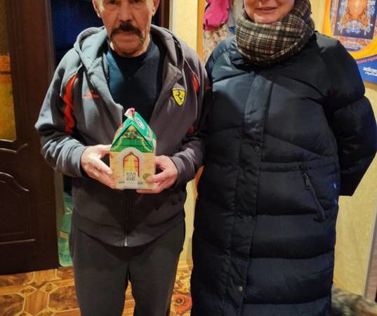 Покровские культработники вручили  подарки инвалидам