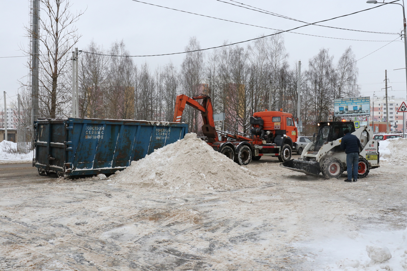 В Рузском округе убирают навалы снега | 04.12.2023 | Руза - БезФормата