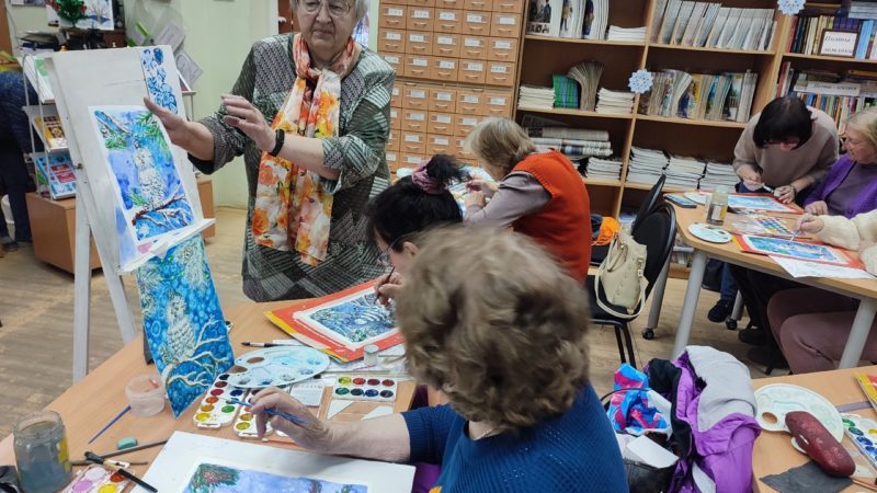 Тучковские пенсионеры занимались интуитивным рисованием