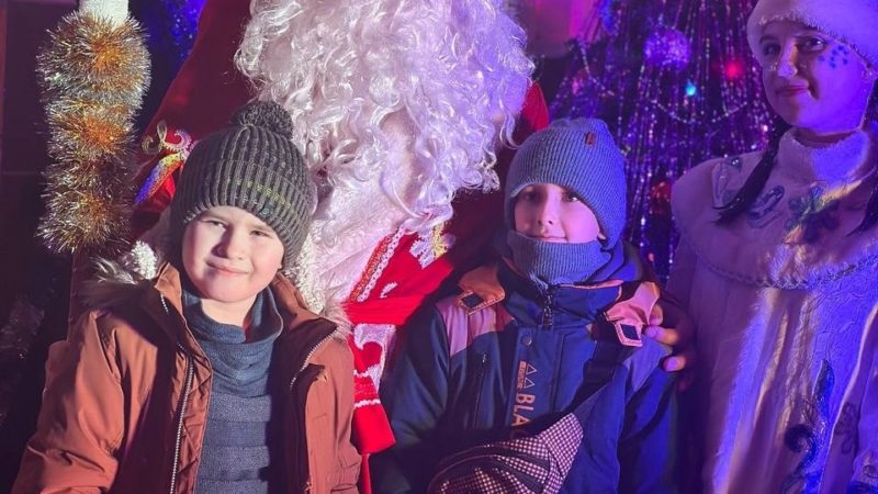 Юные тучковцы побывали в гостях у Деда Мороза и Снегурочки