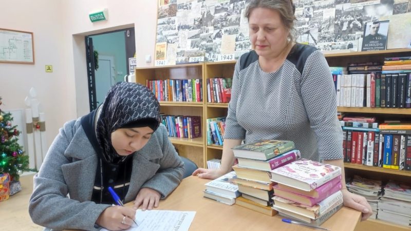 Тучковцы посоветовали посетителям библиотеки лучшие книги для прочтения