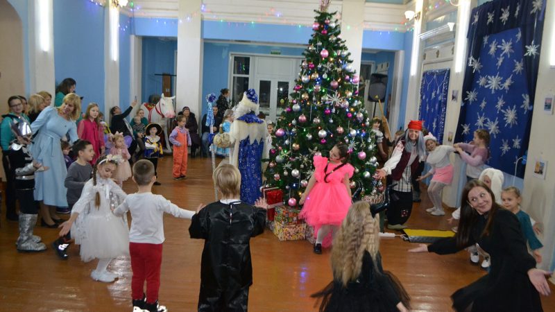 Юные дороховчане увидели «Приключение новогодних игрушек»