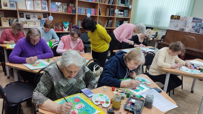 Тучковские пенсионеры рисовали в технике One Stroke