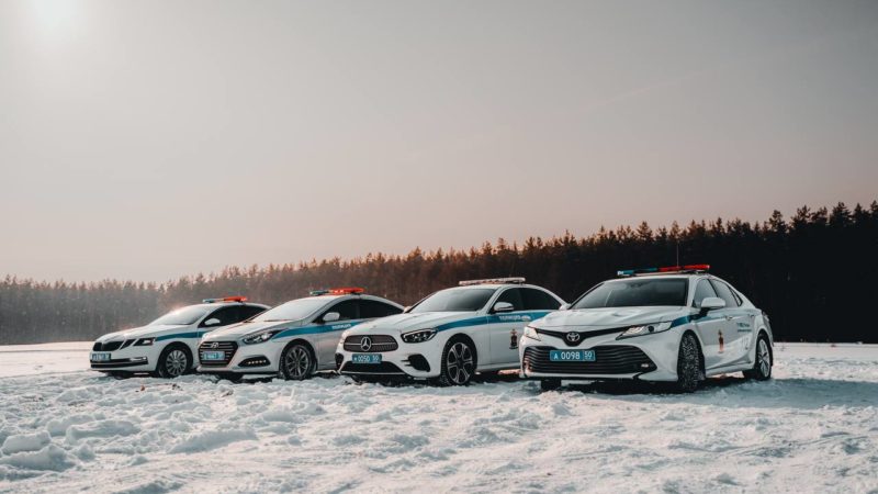 Подмосковные госавтоинспекторы готовы помочь водителям в сложных погодных условиях