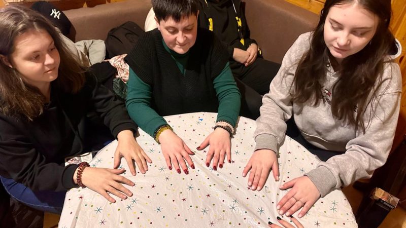 На Городке готовили новогоднюю бутафорию