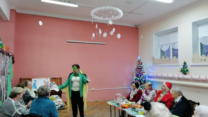 Новый год для рузских пенсионеров – с Дедом Морозом, Бабой-ягой и Драконом
