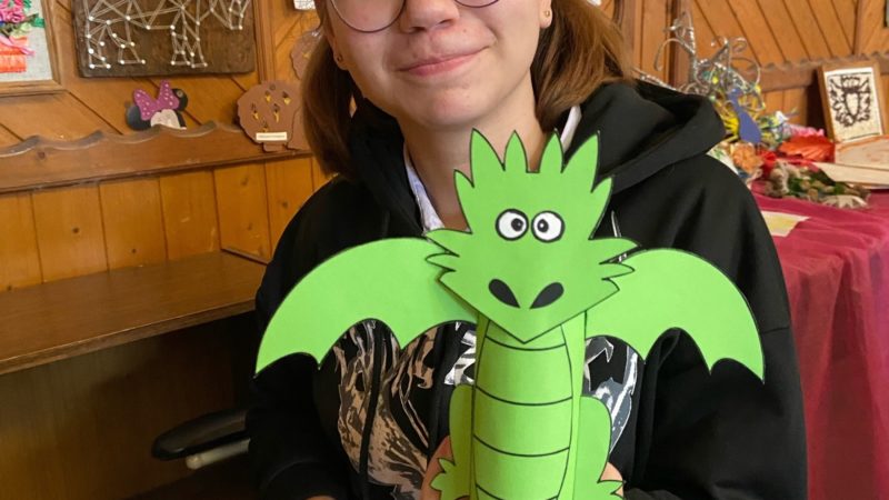 Орешкинцы готовят новогодние поделки