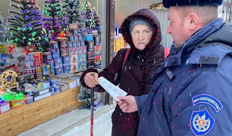 Ружанам напоминают о необходимости соблюдать правила обращения  с пиротехническими изделиями