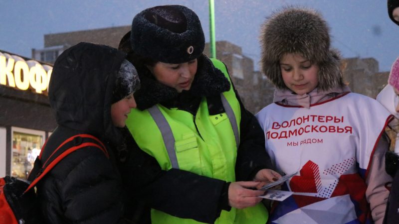 Волонтеры напомнили ружанам о безопасности зимой