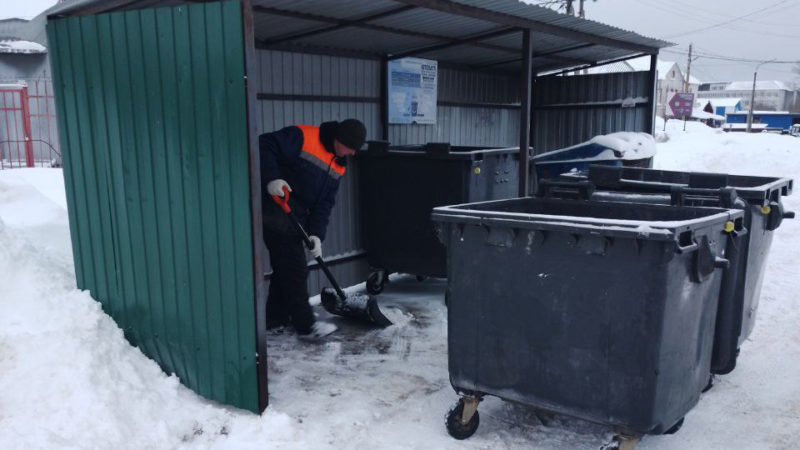 В Рузском округе убирают снег в местах сбора ТКО