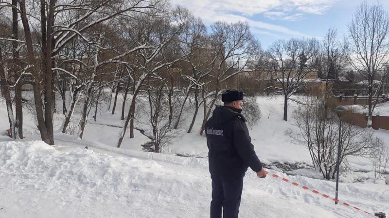 Спасатели проверяют стихийные горки в Рузском округе