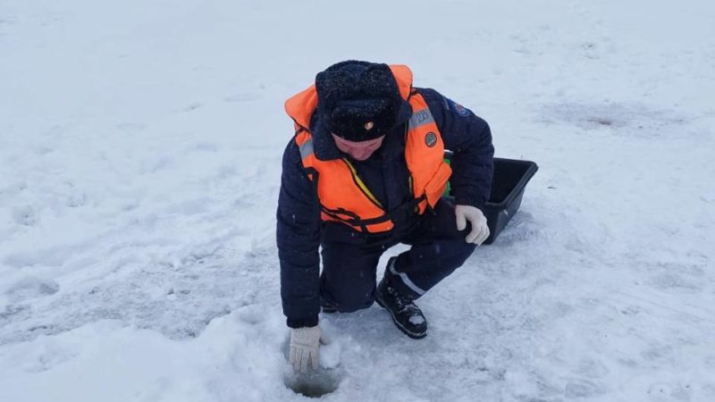 Спасатели проверили состояние льда на Рузском водохранилище