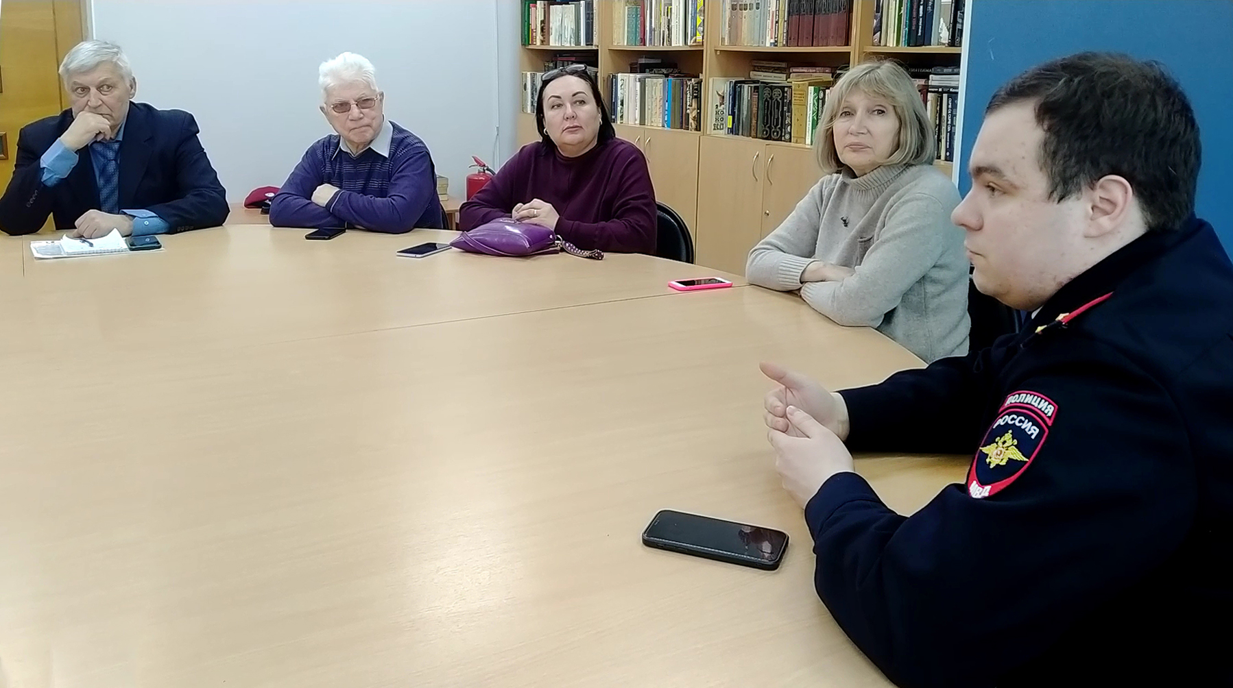 В Рузе за круглым столом общественники пообщались с полицейским |  09.02.2024 | Руза - БезФормата