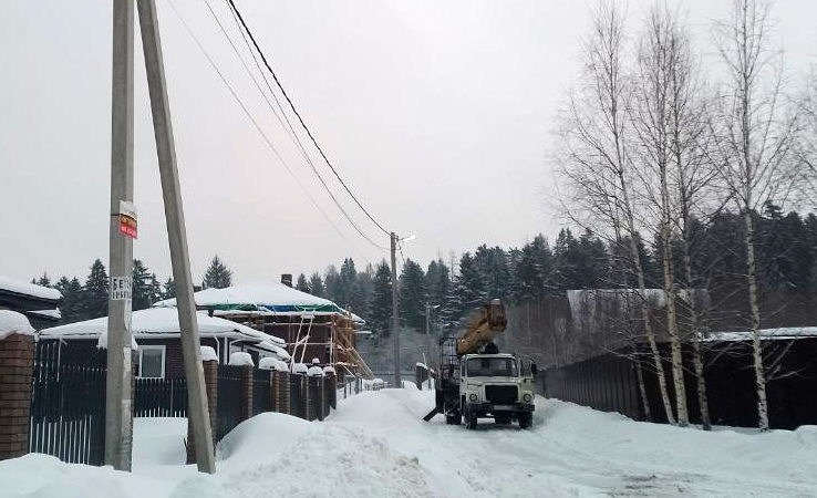 В Рузском округе меняют лампы в фонарях