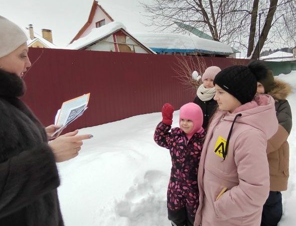 Пореченским ребятам раздали памятки о безопасной зиме