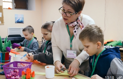 Юные ружане готовились поздравить мам